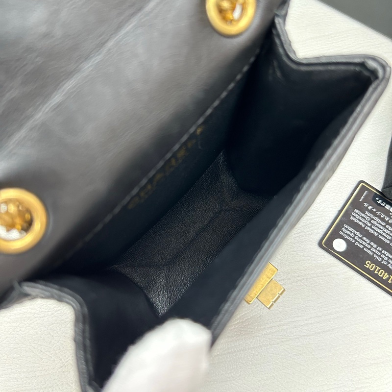 Chanel 黑金2.55 手機包-8