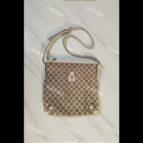 莉亞精品♡Gucci D型釦斜背包 二手美品