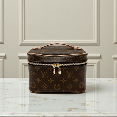 莉亞精品♡LV 老花化妝包 二手
