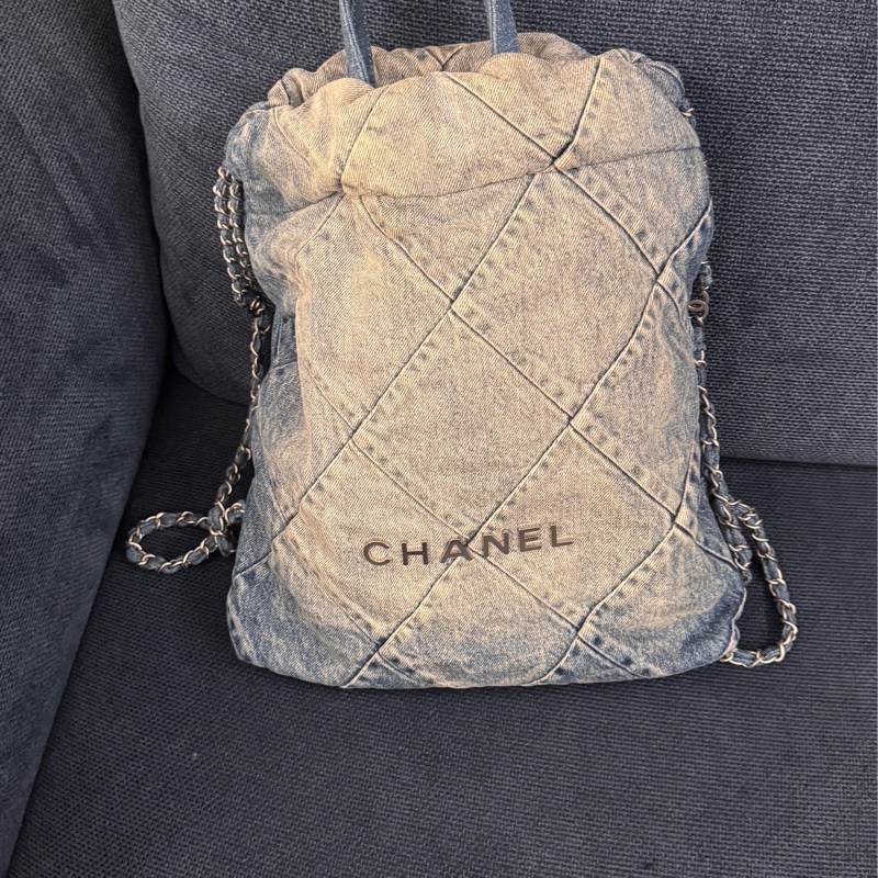 近全新CHANEL(香奈兒) 22Bag 帶手柄雙肩包 小號 29cm 牛仔藍 牛仔 晶片開 銀扣-0