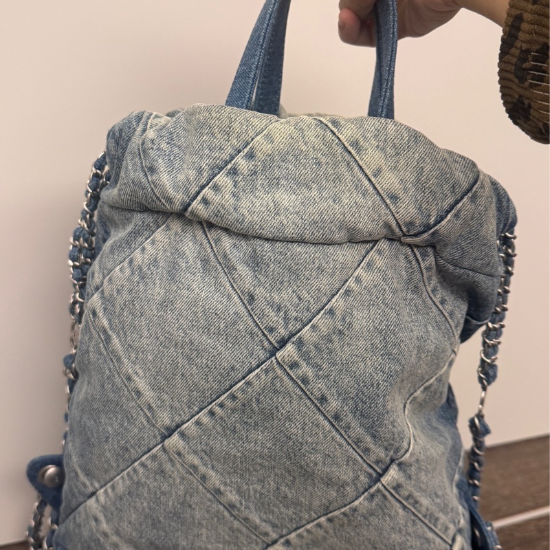 近全新CHANEL(香奈兒) 22Bag 帶手柄雙肩包 小號 29cm 牛仔藍 牛仔 晶片開 銀扣-5