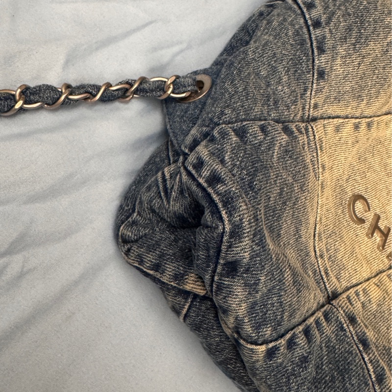 近全新CHANEL(香奈兒) 22Bag 帶手柄雙肩包 小號 29cm 牛仔藍 牛仔 晶片開 銀扣-12