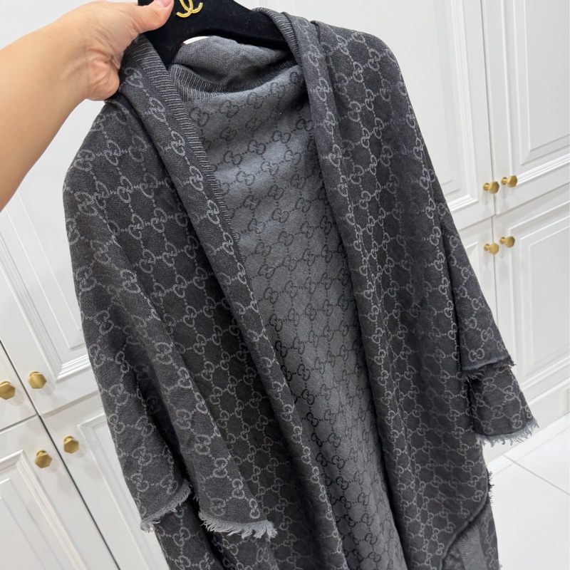 GUCCI 經典 GG 緹花 羊毛 蠶絲 混絲 直紋 雙色 流蘇 披肩 披巾 圍巾-29