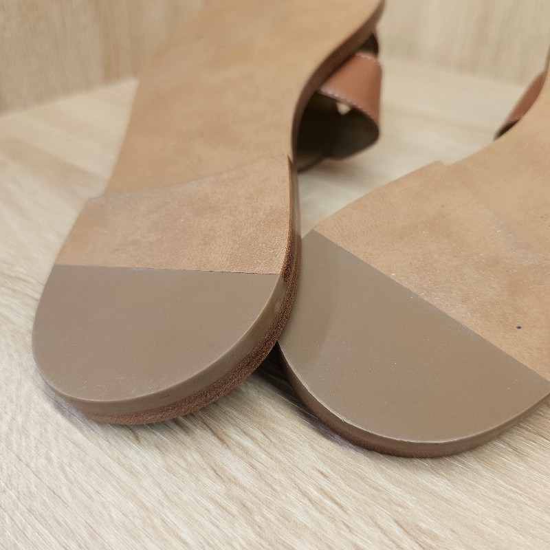 [超級甜出😳看到別猶豫把握] Celine焦糖色牛皮凱旋門平底拖鞋-21