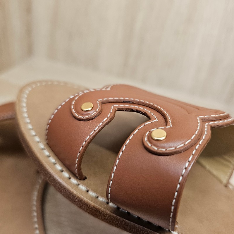 [超級甜出😳看到別猶豫把握] Celine焦糖色牛皮凱旋門平底拖鞋-27