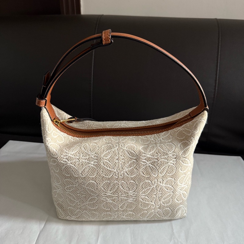 99新Loewe羅意威 cubi小號飯盒包單肩腋下包 無附件-1