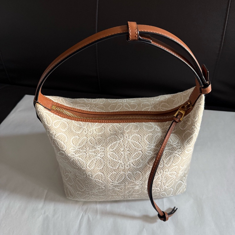 99新Loewe羅意威 cubi小號飯盒包單肩腋下包 無附件-4