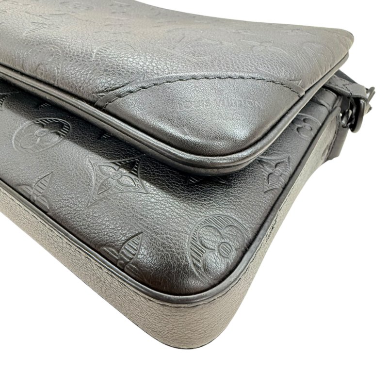 Louis Vuitton - 黑色牛皮壓紋Trio黑武士郵差包-8