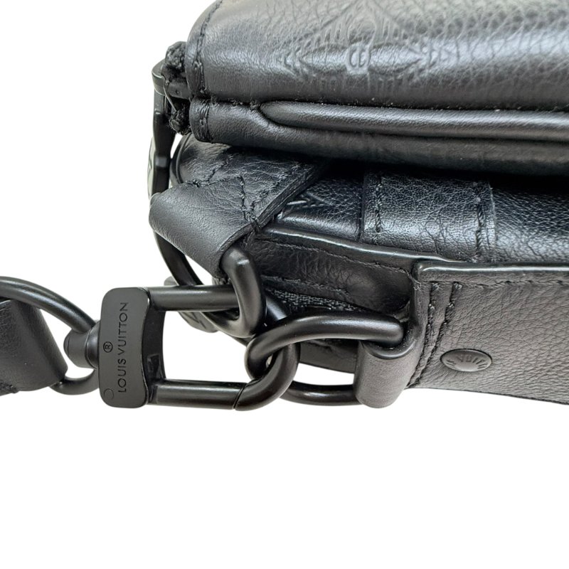 Louis Vuitton - 黑色牛皮壓紋Trio黑武士郵差包-11