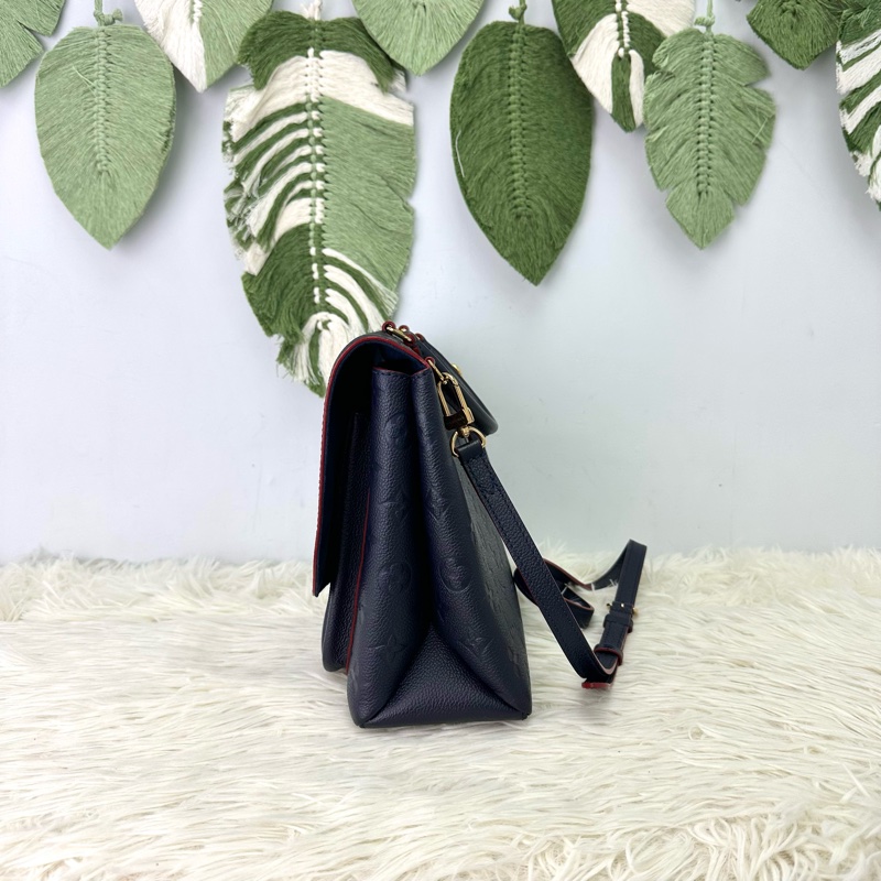 LV Marignan 海軍藍真皮壓紋郵差包-2