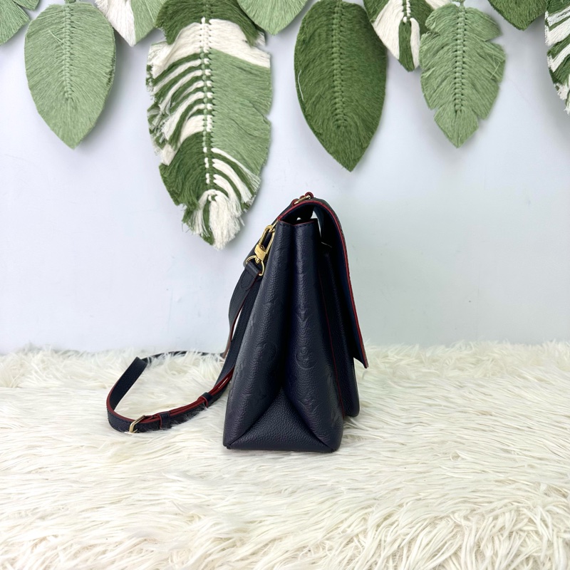 LV Marignan 海軍藍真皮壓紋郵差包-3