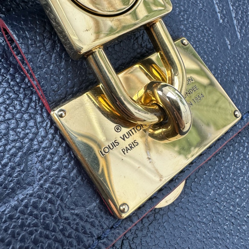 LV Marignan 海軍藍真皮壓紋郵差包-11