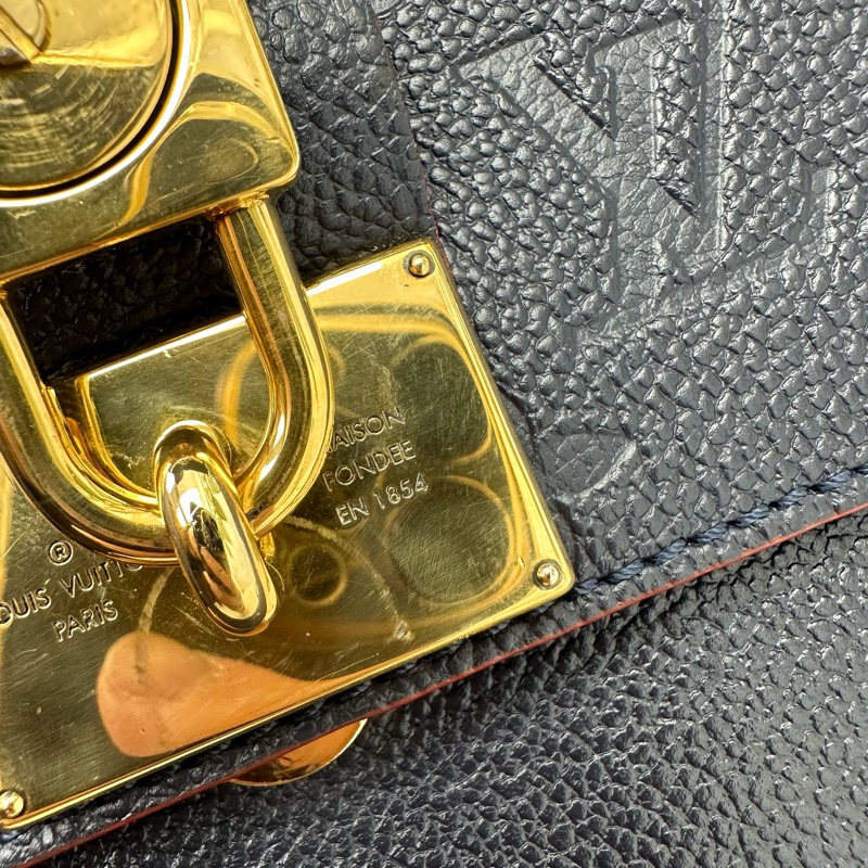 LV Marignan 海軍藍真皮壓紋郵差包-12