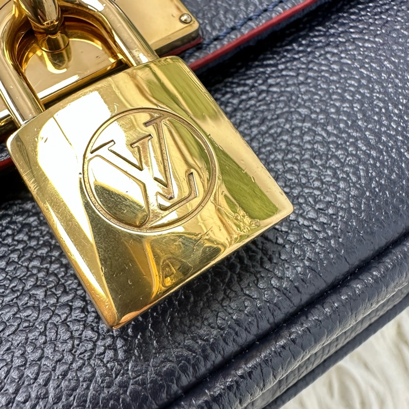 LV Marignan 海軍藍真皮壓紋郵差包-13