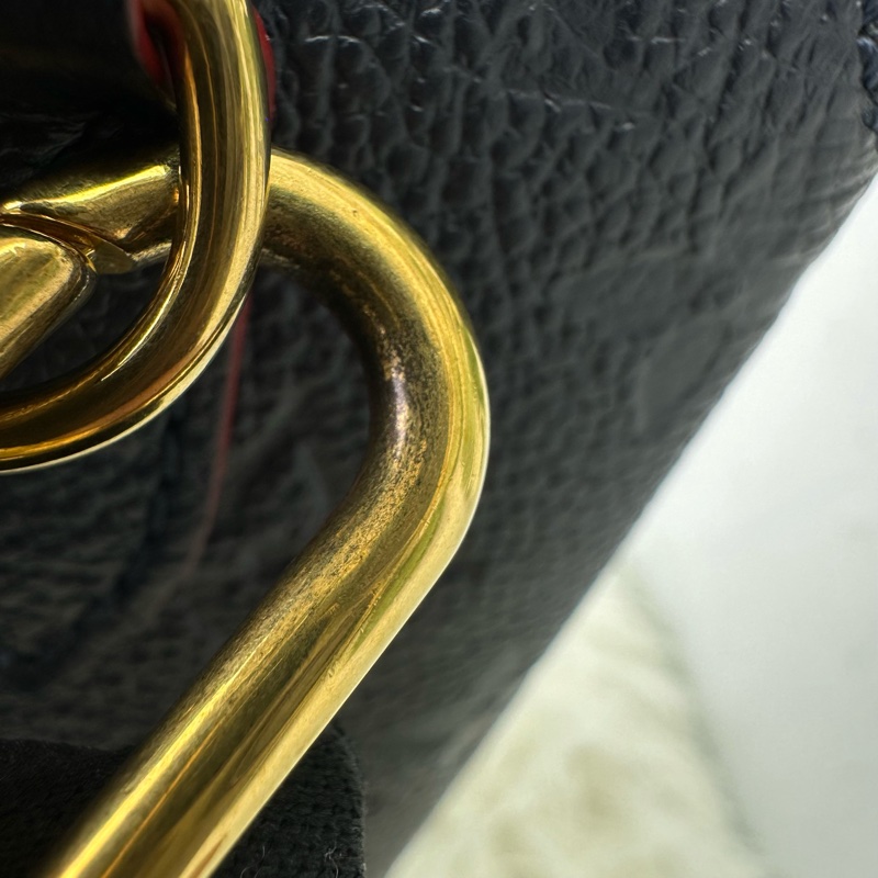 LV Marignan 海軍藍真皮壓紋郵差包-16