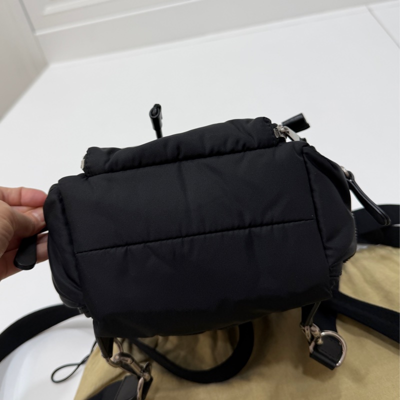 BURBERRY  THE RUCKSACK 黑色 尼龍 戰馬 LOGO mini 後背包 雙肩包 斜背包-9