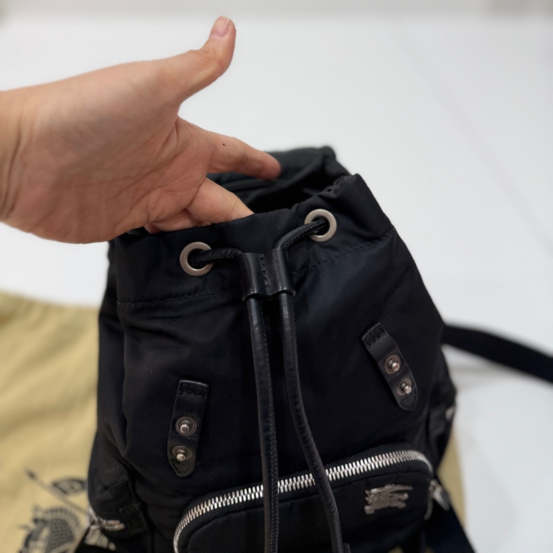 BURBERRY  THE RUCKSACK 黑色 尼龍 戰馬 LOGO mini 後背包 雙肩包 斜背包-13