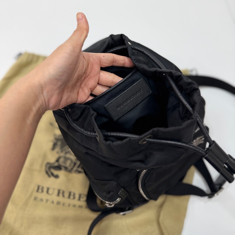 BURBERRY  THE RUCKSACK 黑色 尼龍 戰馬 LOGO mini 後背包 雙肩包 斜背包-14