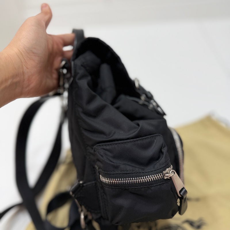 BURBERRY  THE RUCKSACK 黑色 尼龍 戰馬 LOGO mini 後背包 雙肩包 斜背包-17
