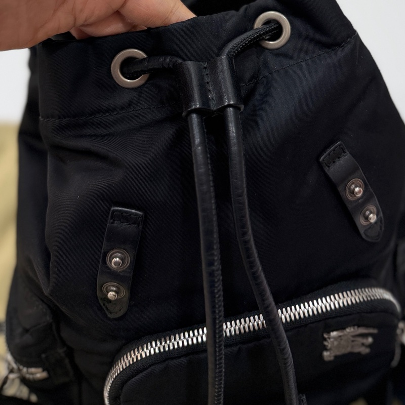 BURBERRY  THE RUCKSACK 黑色 尼龍 戰馬 LOGO mini 後背包 雙肩包 斜背包-31