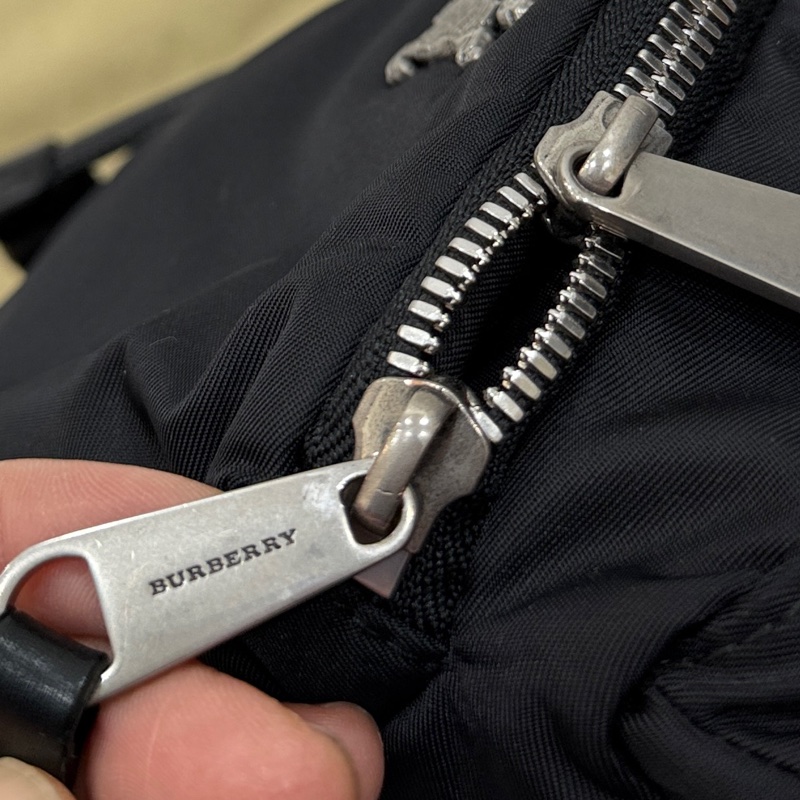 BURBERRY  THE RUCKSACK 黑色 尼龍 戰馬 LOGO mini 後背包 雙肩包 斜背包-35