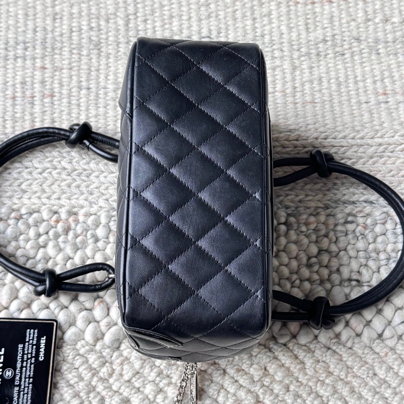 Chanel 全黑康鵬枕頭包 mini-4