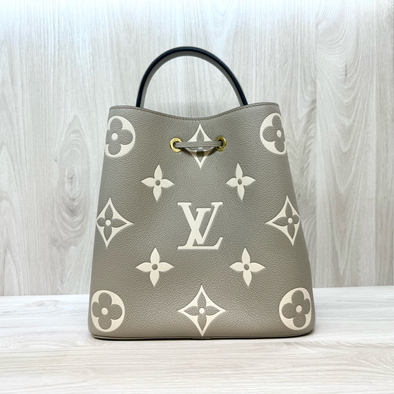 LV斑鳩灰牛皮NeonoeMM抽繩水桶包M45555-1