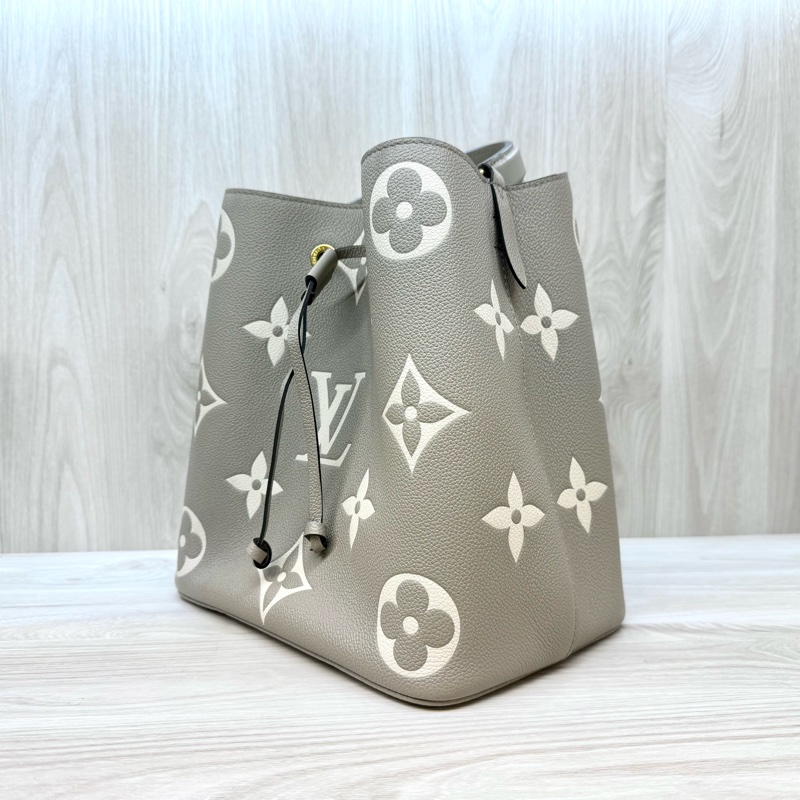LV斑鳩灰牛皮NeonoeMM抽繩水桶包M45555-2