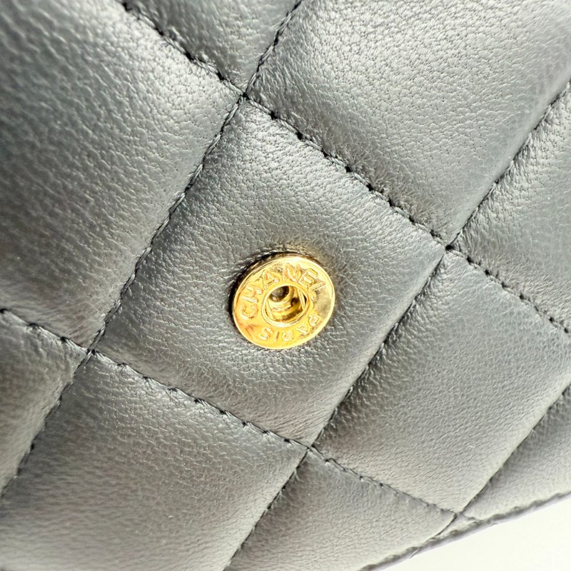 CHANEL - 黑色羊皮菱格金釦woc-13