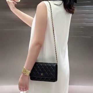 CHANEL - 黑色羊皮菱格金釦woc-1