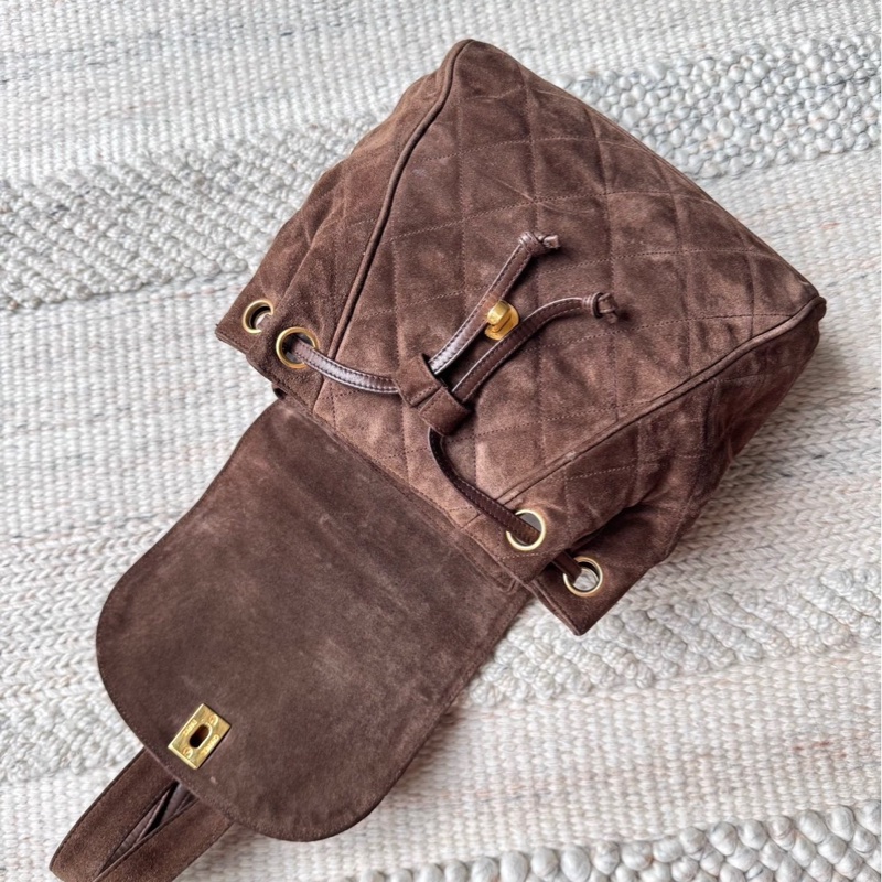 Chanel 麂皮金球雙肩包-1