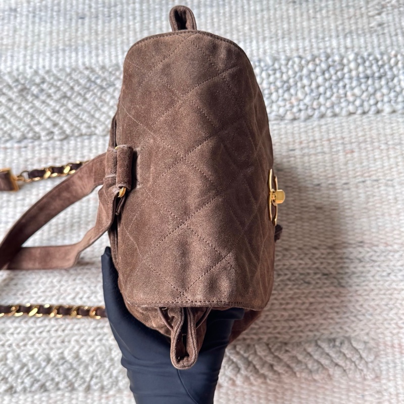 Chanel 麂皮金球雙肩包-6