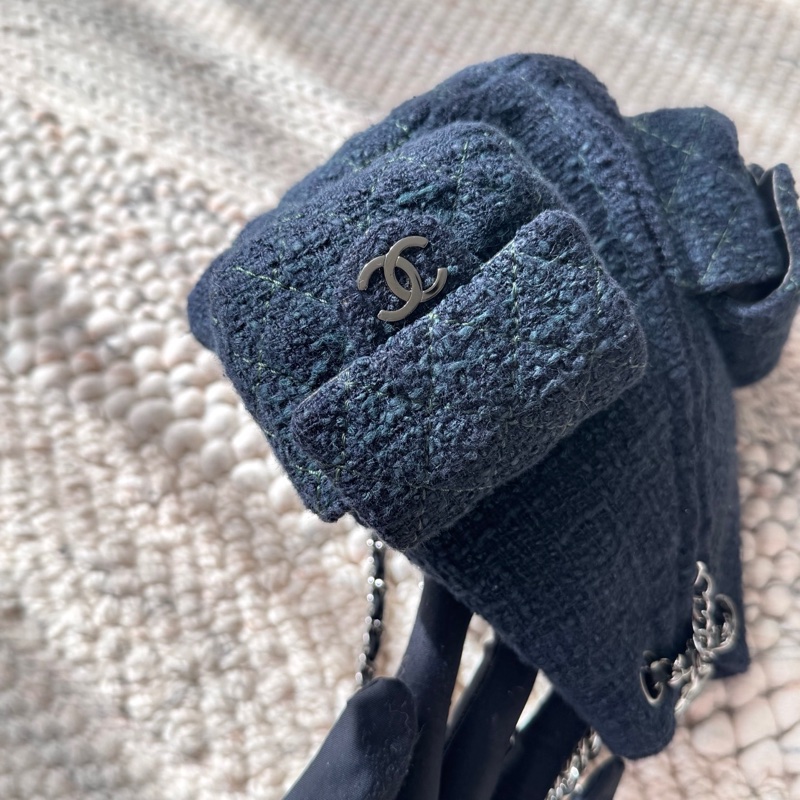 Chanel毛呢小青蛙雙肩包-5