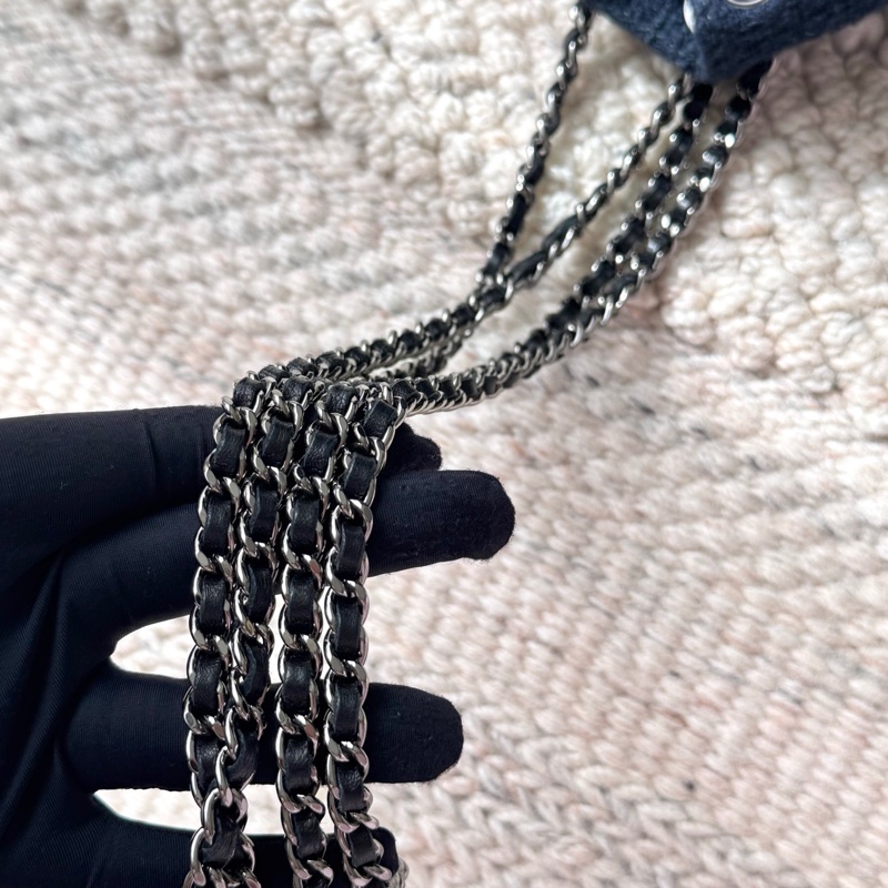 Chanel毛呢小青蛙雙肩包-8