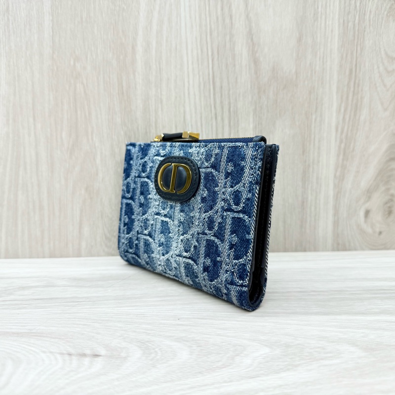 DIOR牛仔藍緹花金釦30 MontaigneDahlia對開短夾S2197UDCE-3