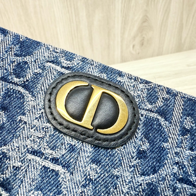 DIOR牛仔藍緹花金釦30 MontaigneDahlia對開短夾S2197UDCE-6