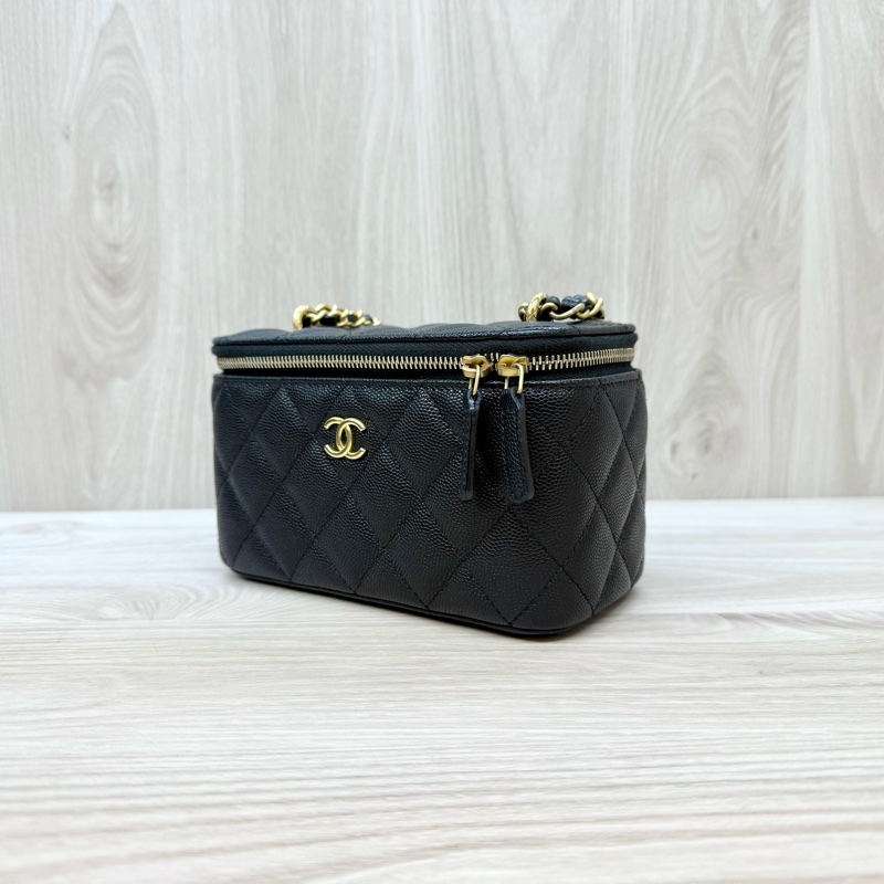 CHANEL黑金粒紋牛皮小吊飾長盒子AP3376-2