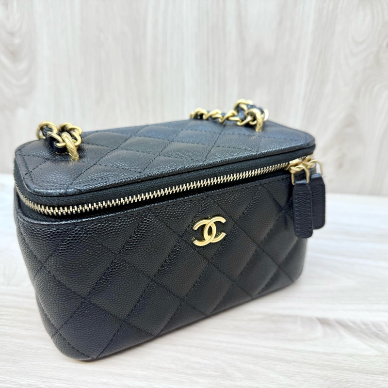 CHANEL黑金粒紋牛皮小吊飾長盒子AP3376-4