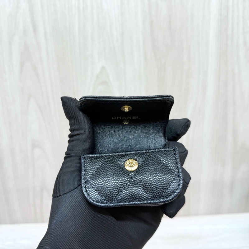 CHANEL黑金粒紋牛皮小吊飾長盒子AP3376-10