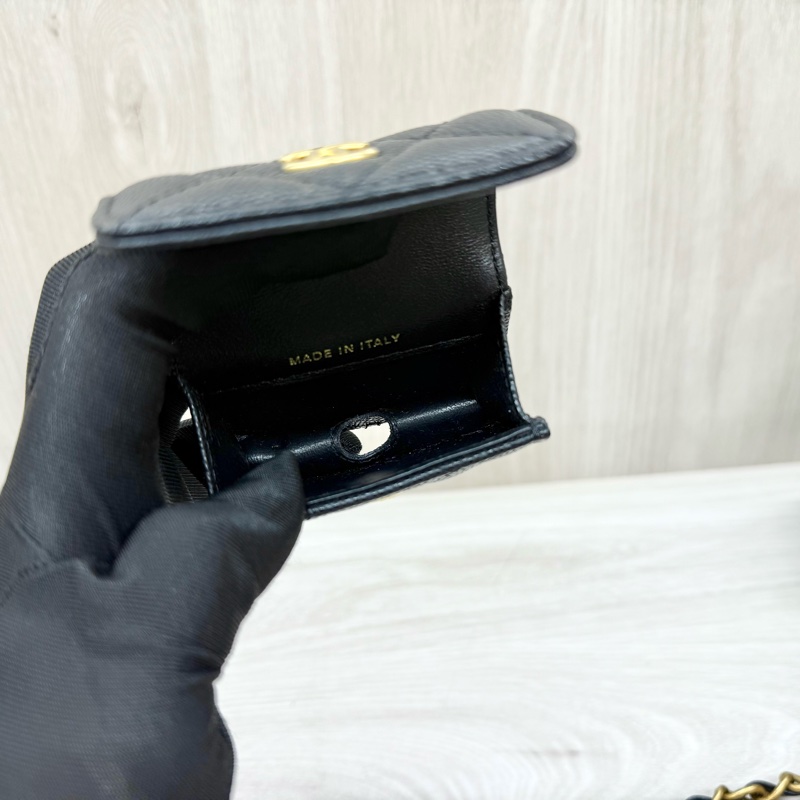 CHANEL黑金粒紋牛皮小吊飾長盒子AP3376-12