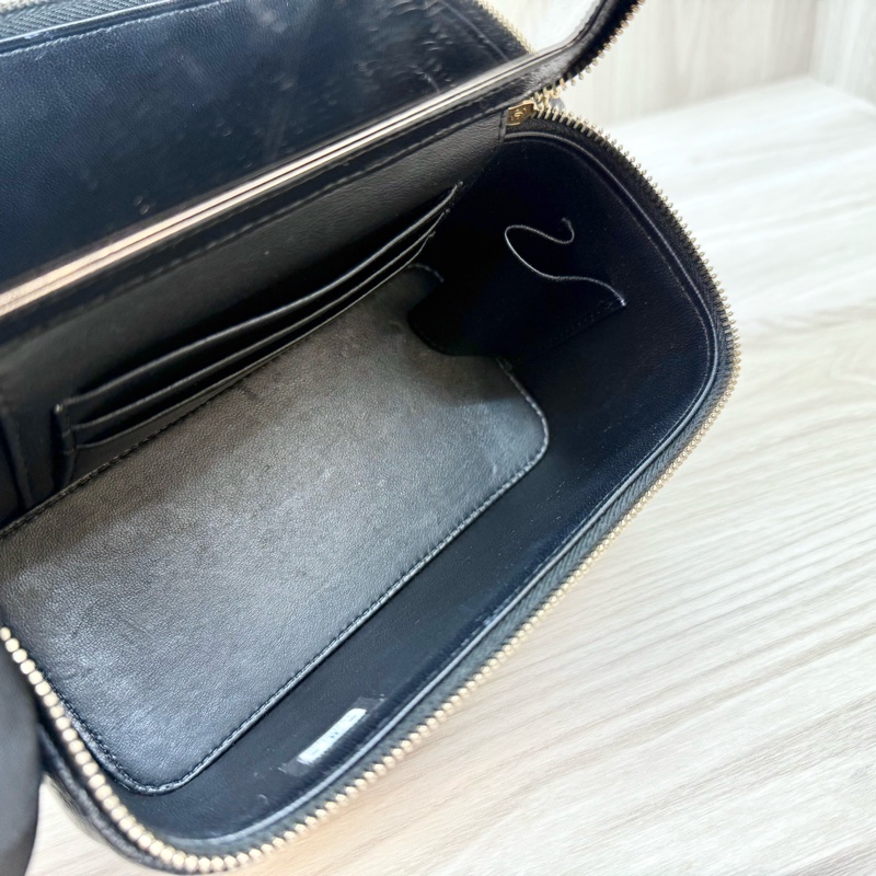 CHANEL黑金粒紋牛皮小吊飾長盒子AP3376-15