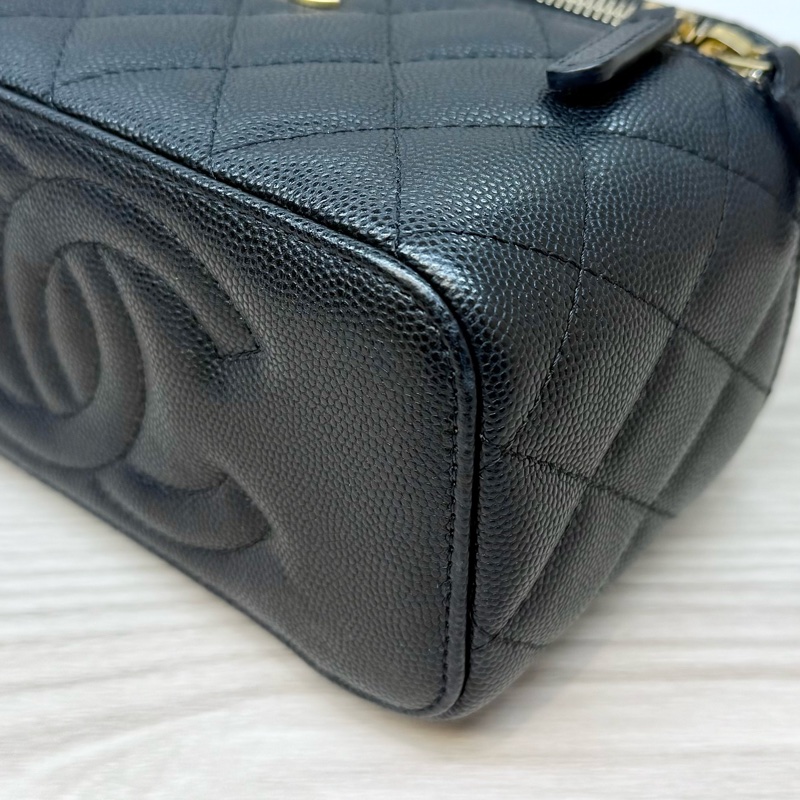 CHANEL黑金粒紋牛皮小吊飾長盒子AP3376-19