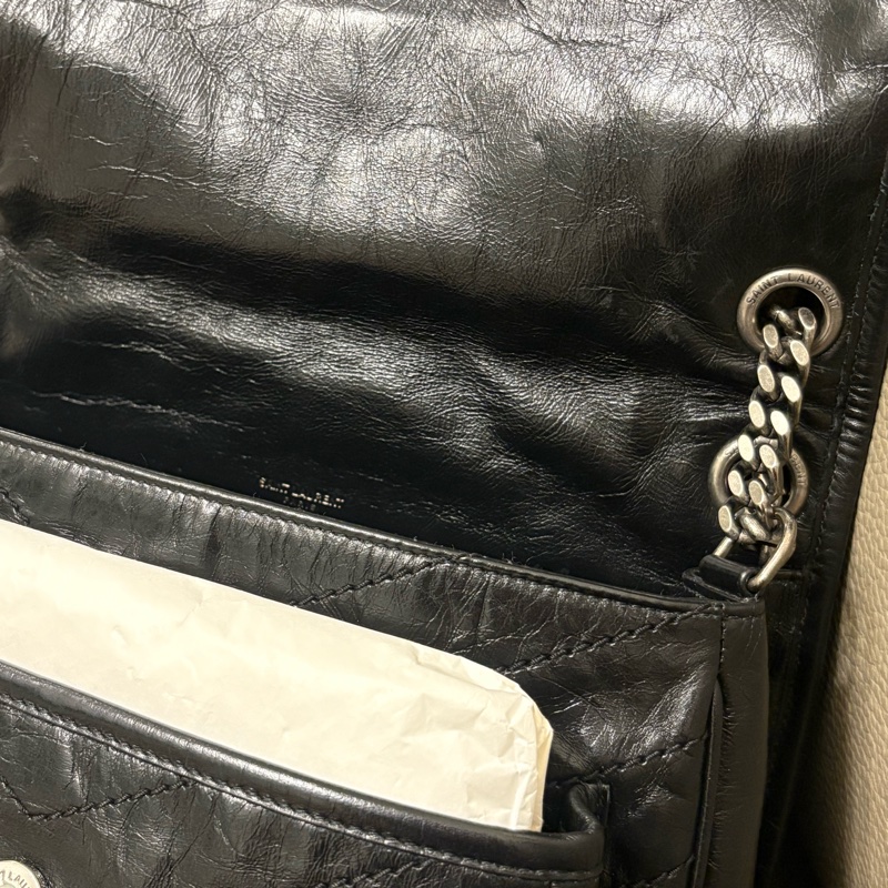 YSL✨Saint Laurent Niki 黑銀 中號 新款 D扣 肩背包 斜背包-7