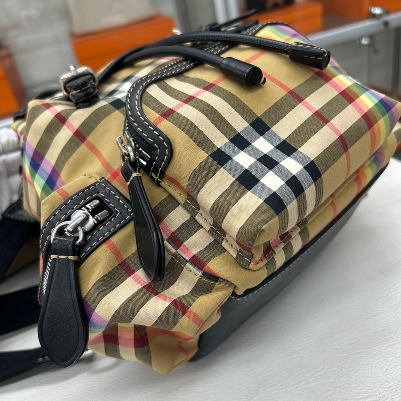 Burberry 格紋雙肩包-4