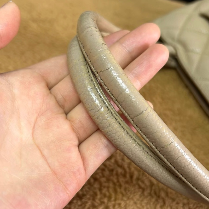 CHANEl 希爾頓奶茶色荔枝紋牛皮手提包-5