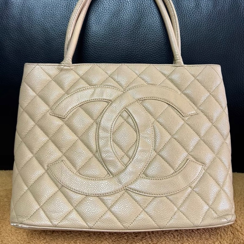 CHANEl 希爾頓奶茶色荔枝紋牛皮手提包-8