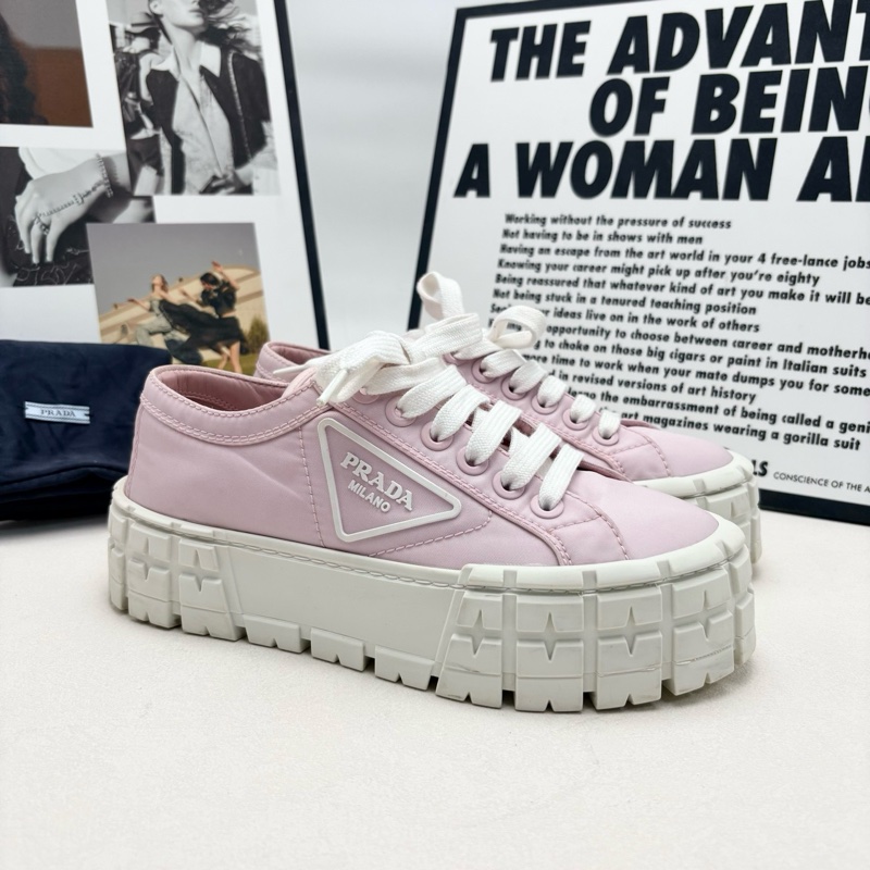 98新  Prada/普拉達 櫻花粉 恰好心動 帶三角標休閒鞋 36碼無附件-1