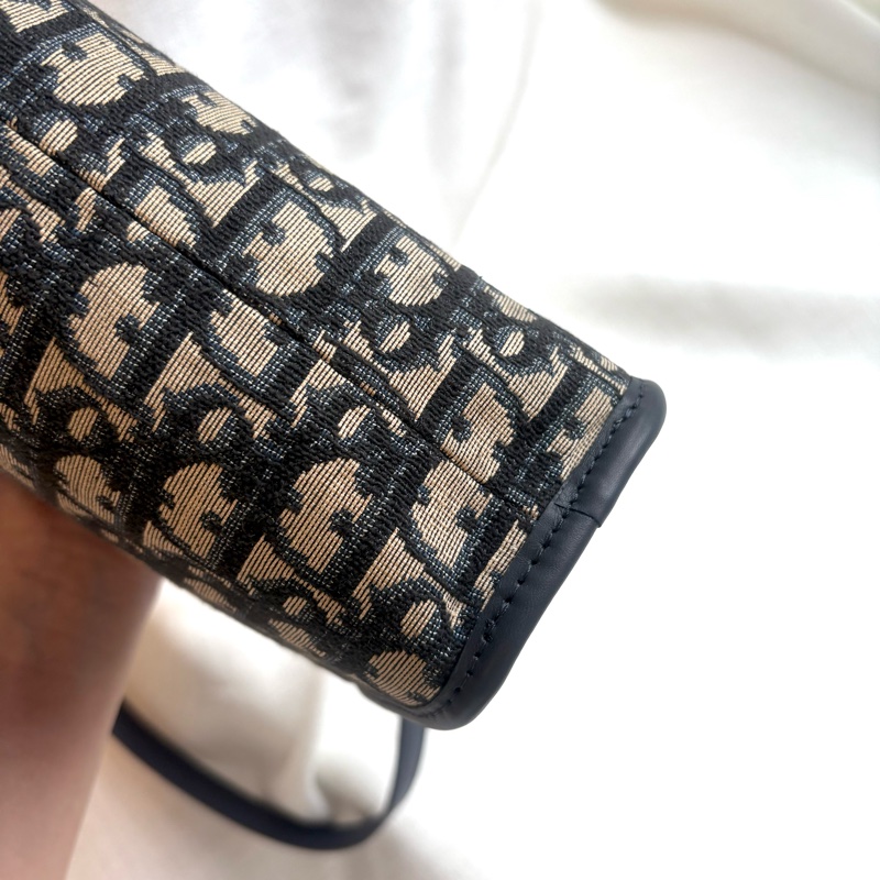 Dior 刺繡藍花拉鏈包 單肩包-11