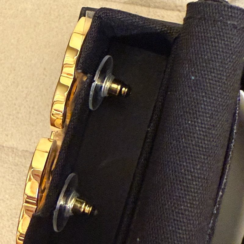 Chanel黑色鏤空漫畫耳環 全新台灣專櫃入-2