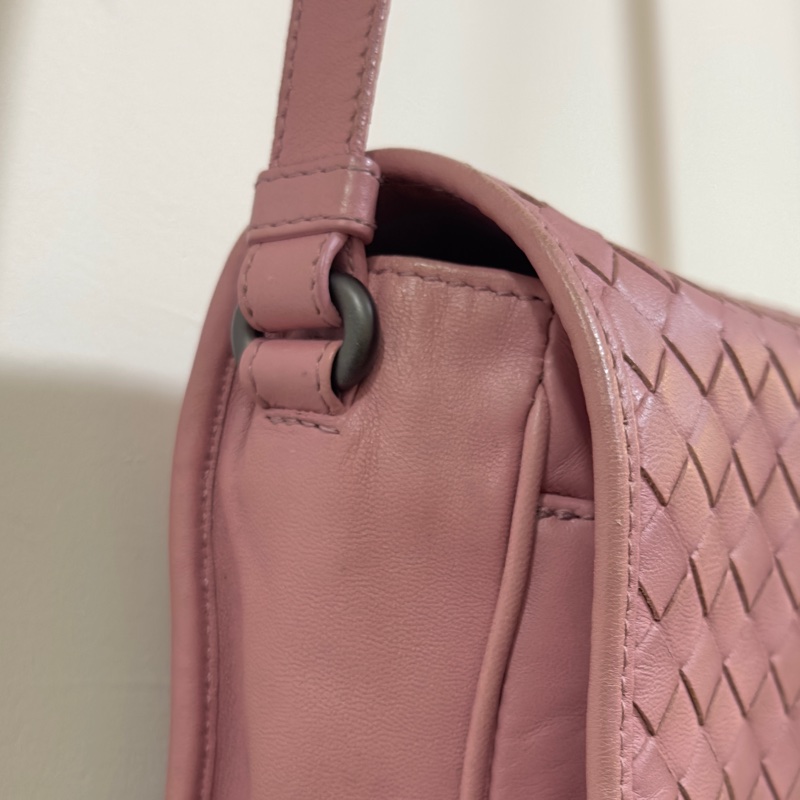Bottega Veneta 丁香紫 Intrecciato 編織納帕皮革斜背包（二手）-14